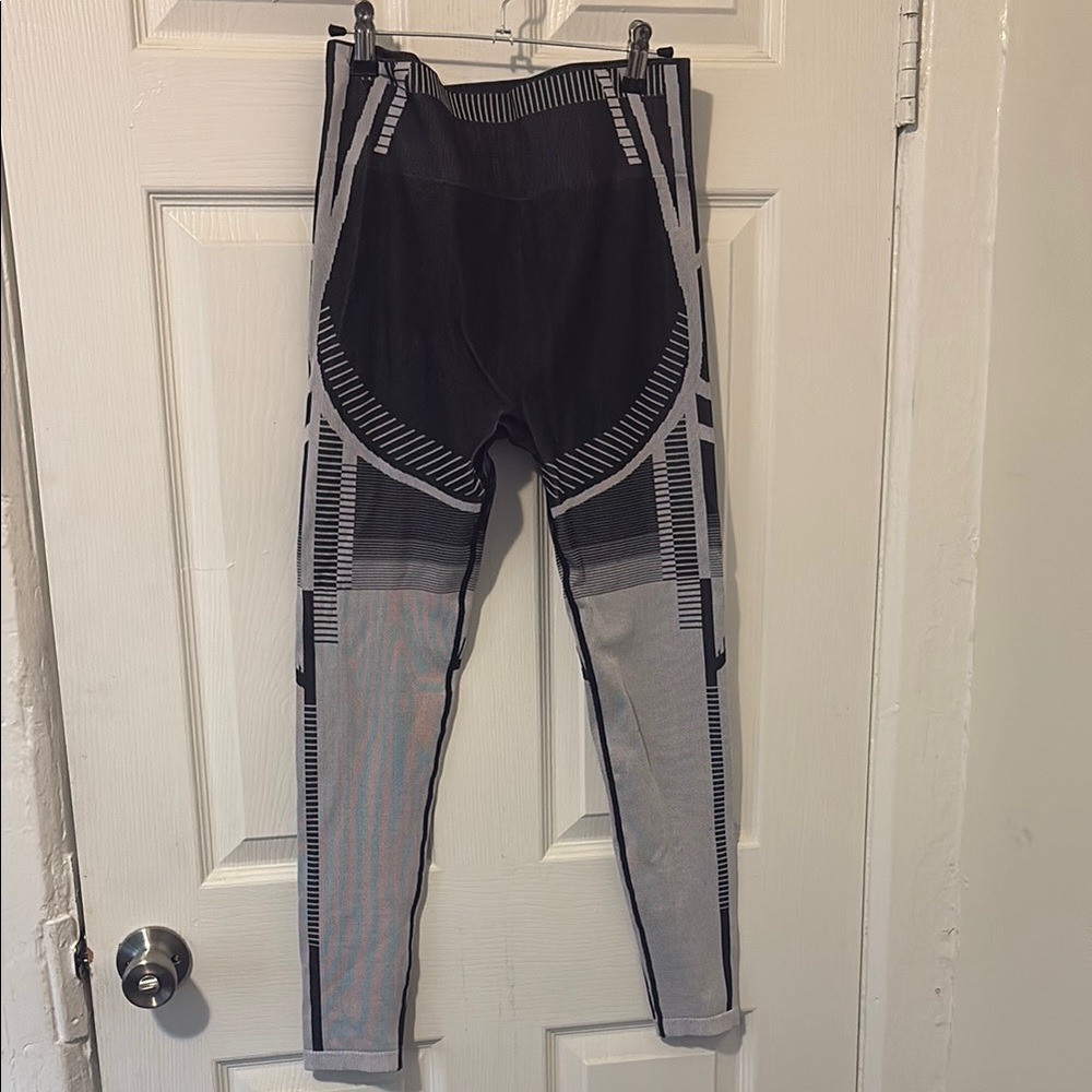 Black and Gray Patterned Leggings